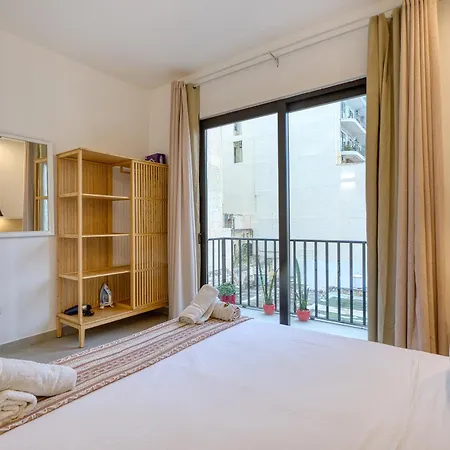 Modern - Walk To Shops & Qui-si-sana Promenade *