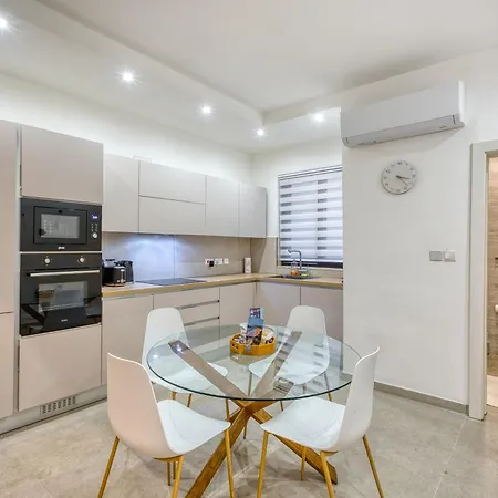 Modern - Walk To Shops & Qui-si-sana Promenade Sliema