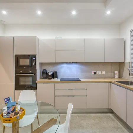 شقة Modern - Walk To Shops & Qui-si-sana Promenade *