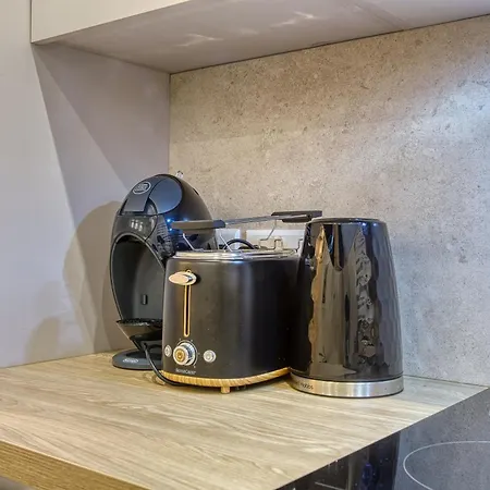 Modern - Walk To Shops & Qui-si-sana Promenade Apartman