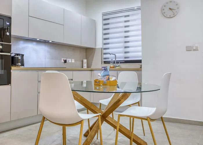 Apartament Modern - Walk To Shops & Qui-si-sana Promenade *