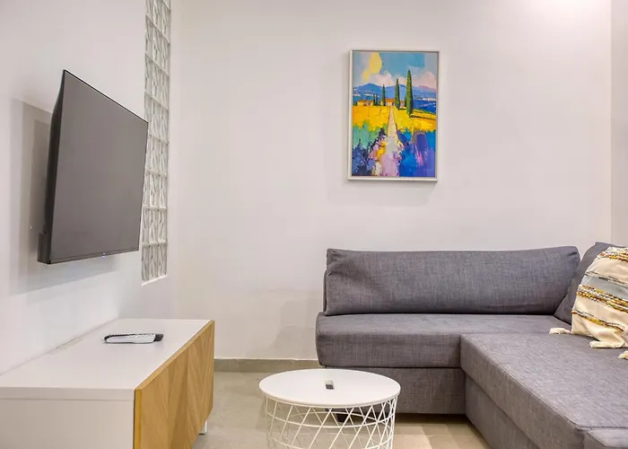 Modern - Walk To Shops & Qui-si-sana Promenade Apartament *