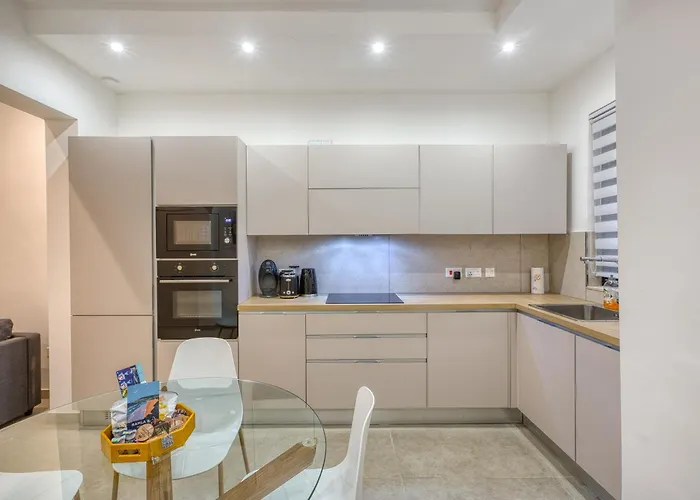 Apartament Modern - Walk To Shops & Qui-si-sana Promenade *