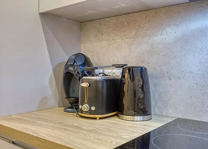 Modern - Walk To Shops & Qui-si-sana Promenade Apartament