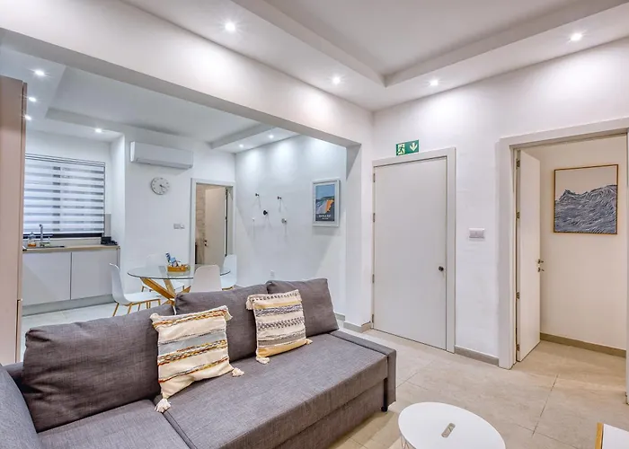 Modern - Walk To Shops & Qui-si-sana Promenade